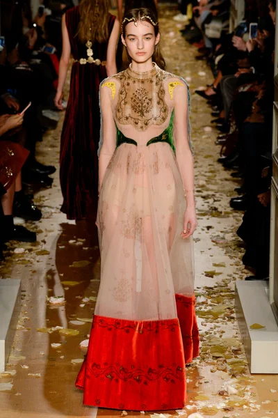 Look 11